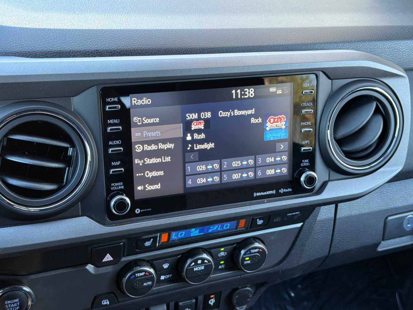 Used 2020 Toyota Tacoma 2WD Double Cab image 16