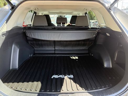 Used 2021 Toyota RAV4 XLE w/ Convenience Package AWD/4WD image 9