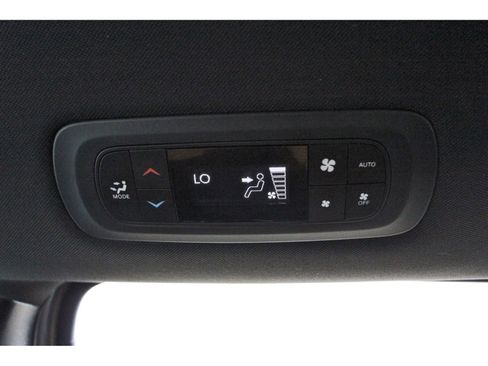 Used 2020 Chrysler Pacifica Touring w/ Advanced Safetytec Group image 16