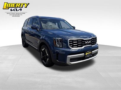 Used 2024 Kia Telluride S w/ S Sunroof Package