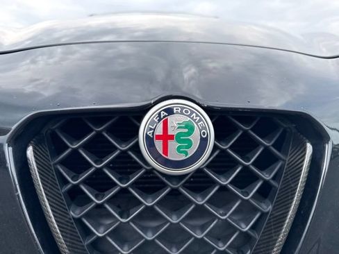 Used 2019 Alfa Romeo Giulia Quadrifoglio w/ Driver Assist Dynamic Package RWD image 15