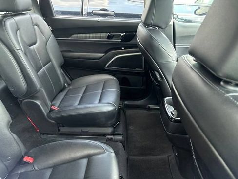 Used 2024 Kia Telluride EX w/ EX Captain's Chair Package AWD/4WD image 7