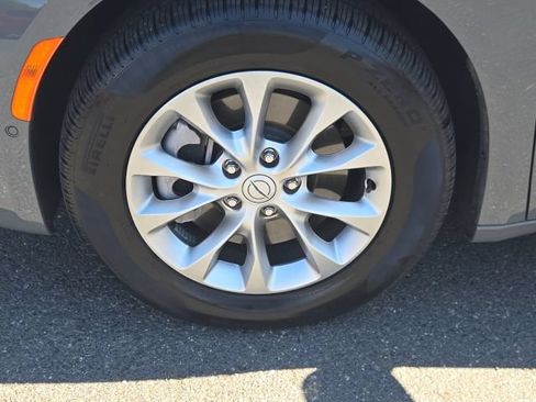 Used 2025 Chrysler Pacifica Select AWD/4WD image 17