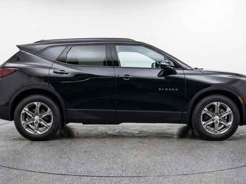 Used 2025 Chevrolet Blazer LT FWD image 11