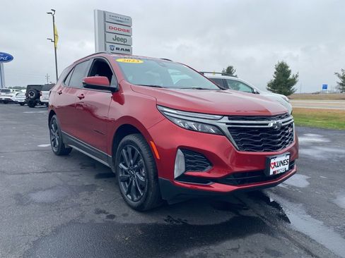 Used 2023 Chevrolet Equinox RS w/ RS Leather Package image 2