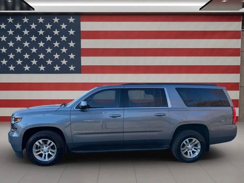 Used 2019 Chevrolet Suburban LT image 2
