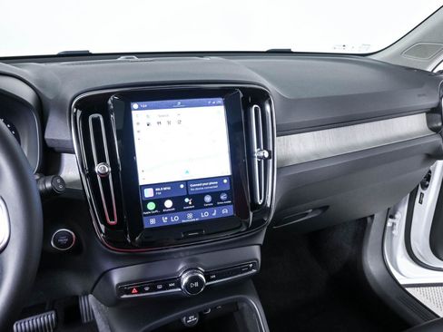 Used 2023 Volvo XC40 B5 Plus w/ Climate Package AWD/4WD image 13