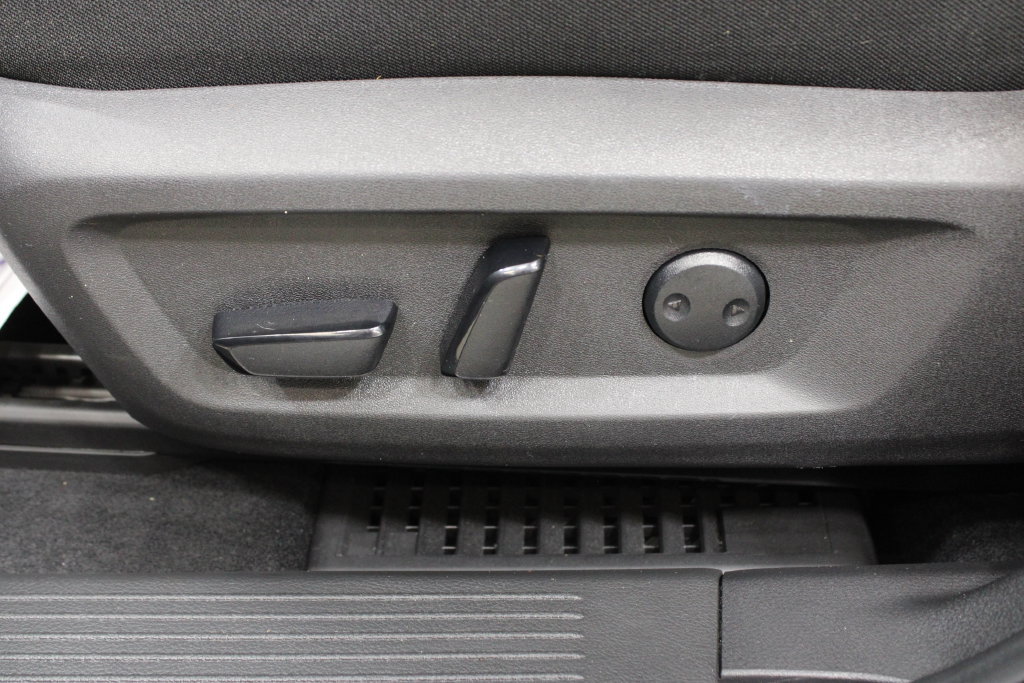 Used 2024 Nissan Rogue SV AWD/4WD image 18