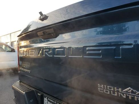 Used 2021 Chevrolet Silverado 1500 High Country w/ Technology Package RWD image 6