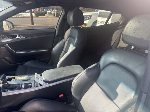 Used 2019 Kia Stinger GT1 image 11