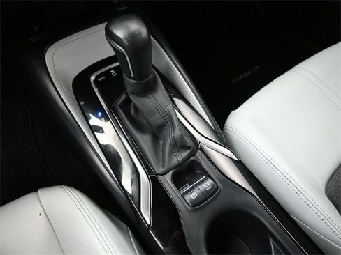 Used 2021 Toyota Corolla XSE image 30