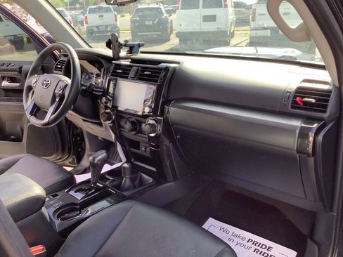 Used 2022 Toyota 4Runner TRD Off-Road Premium AWD/4WD image 48