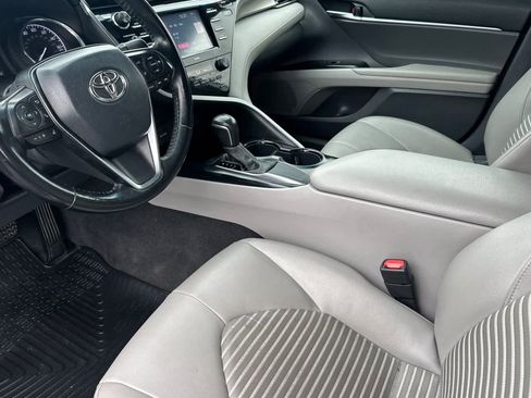 Used 2020 Toyota Camry SE image 11