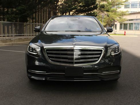 Used 2019 Mercedes-Benz S 560 4MATIC Sedan w/ Premium Package image 2