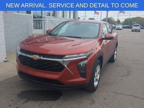 Used 2024 Chevrolet Trax LS w/ LS Convenience Package FWD image 1