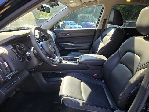 Used 2024 Nissan Pathfinder SL w/ SL Premium Package AWD/4WD image 8