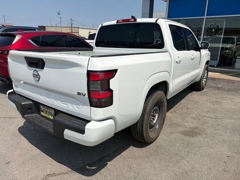 Used 2022 Nissan Frontier SV RWD image 4