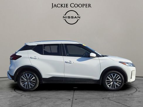 Used 2023 Nissan Kicks SV image 6