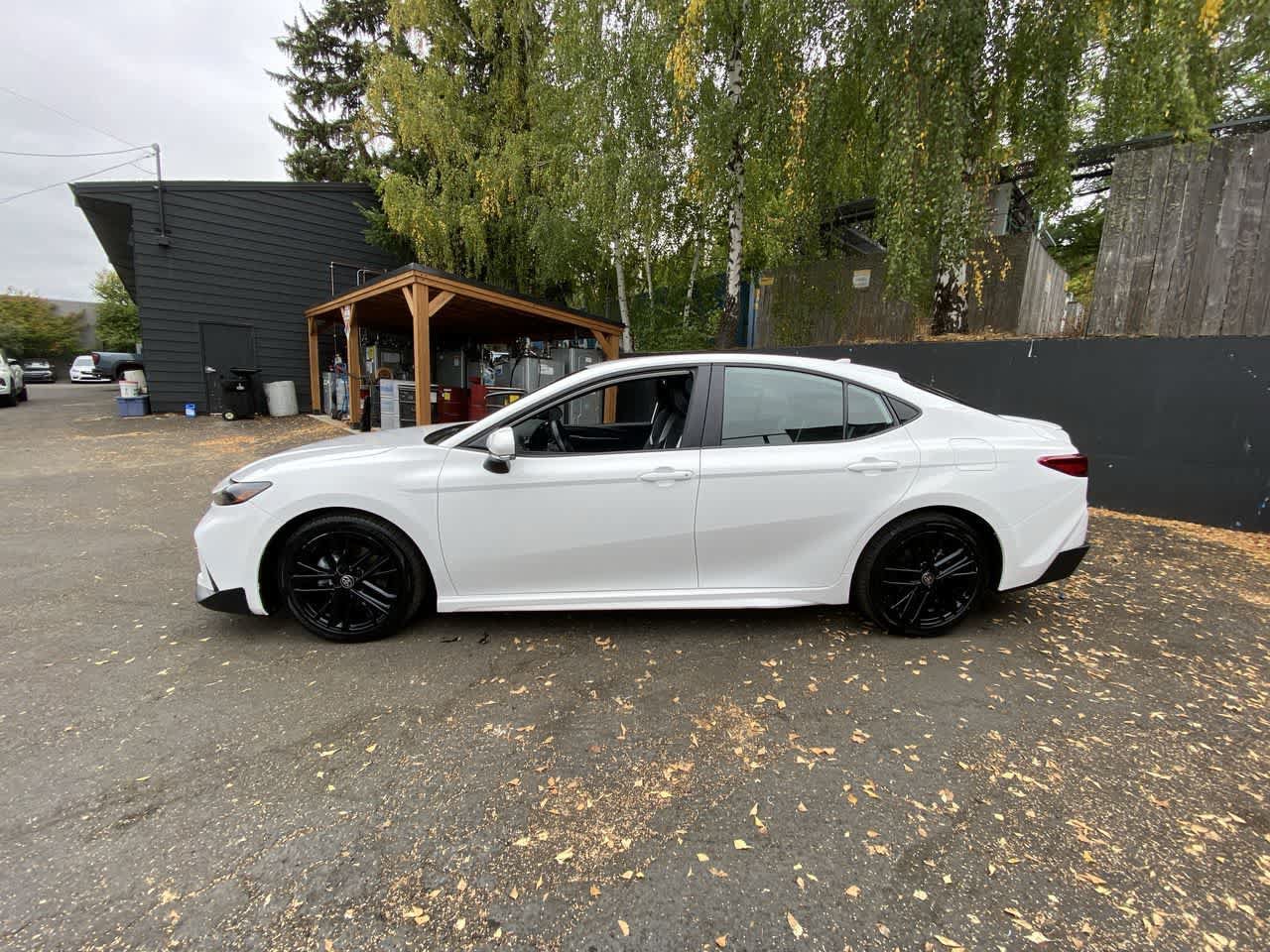 Used 2025 Toyota Camry SE FWD image 3