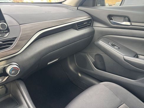 Used 2025 Nissan Altima 2.5 SV image 35