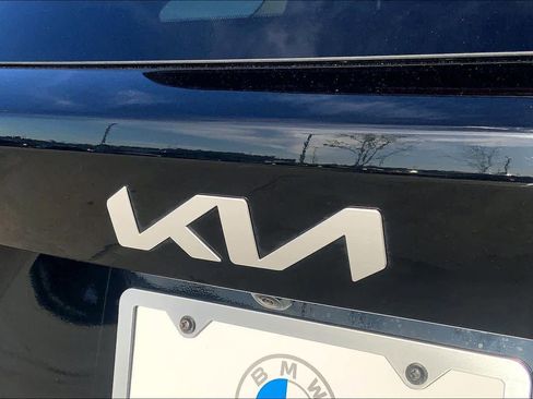 Used 2023 Kia Sorento SX image 9