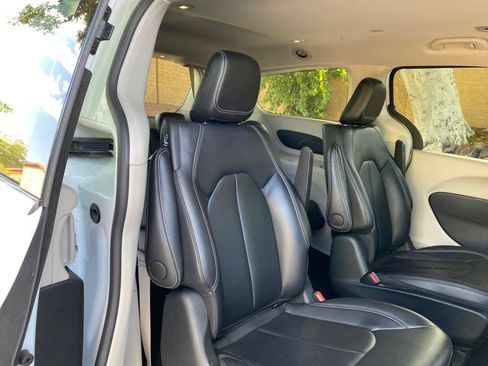 Used 2024 Chrysler Pacifica Limited FWD image 41
