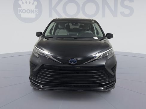 Used 2024 Toyota Sienna LE image 11