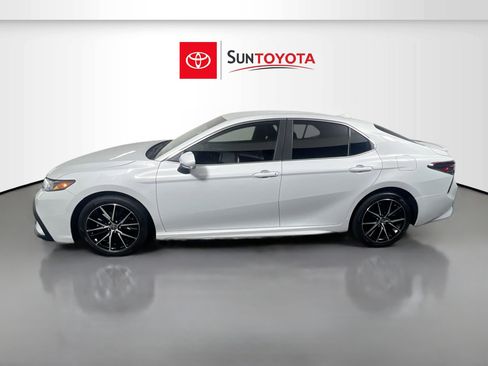 Used 2022 Toyota Camry SE image 7