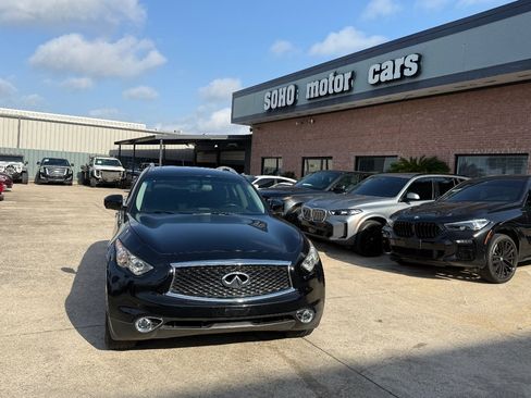 Used 2017 INFINITI QX70 2WD w/ Premium Package image 9