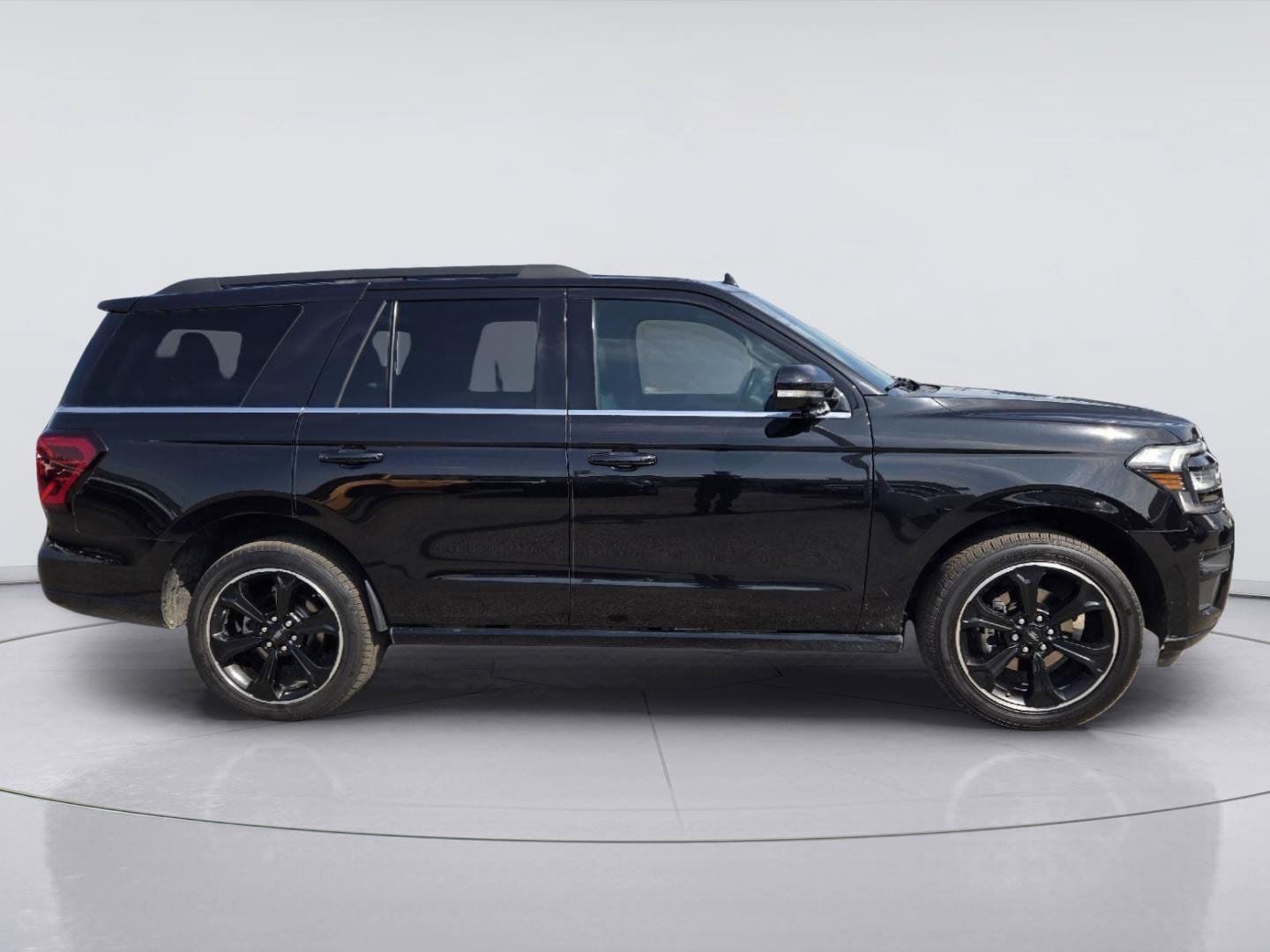 Used 2023 Ford Expedition Limited RWD image 4