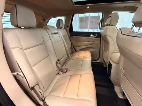 Used 2018 Jeep Grand Cherokee Overland image 20