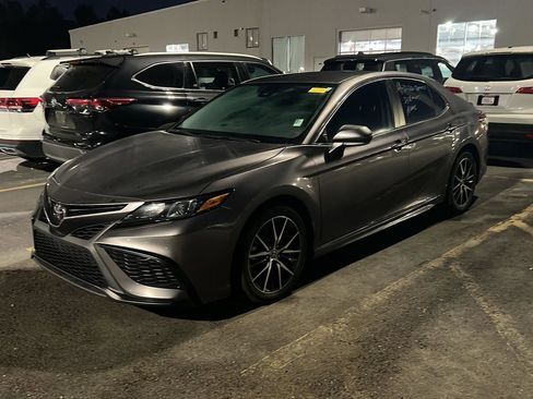 Certified 2023 Toyota Camry SE image 1