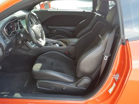 Used 2018 Dodge Challenger SRT Hellcat RWD image 3