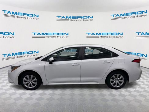 Used 2025 Toyota Corolla LE image 2