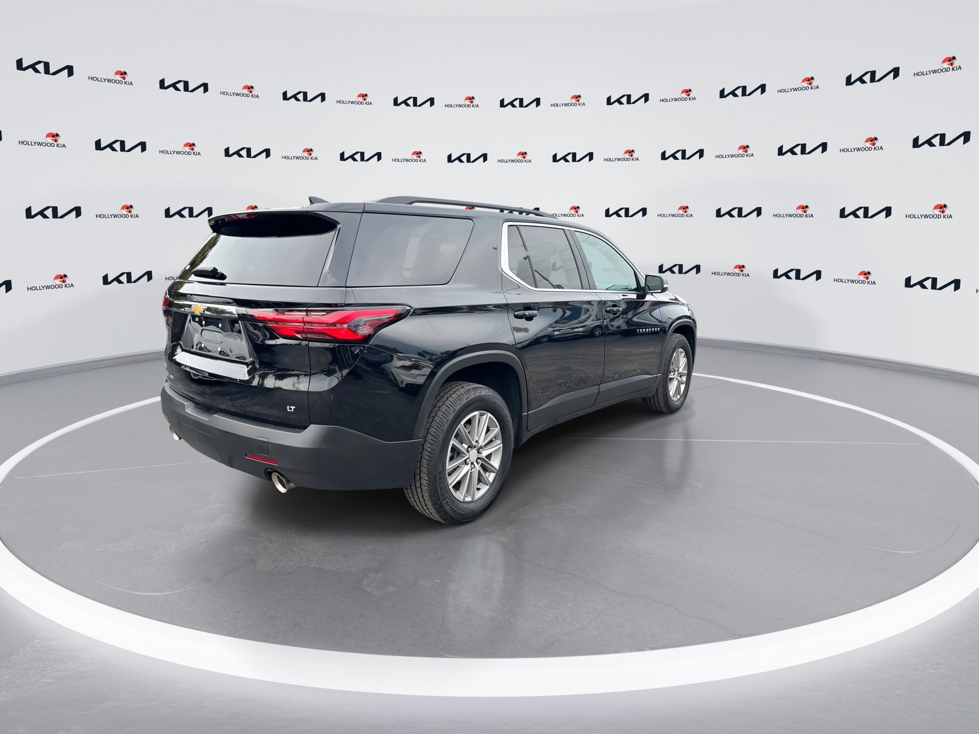 Used 2023 Chevrolet Traverse LT w/ LPO, Cargo Package AWD/4WD image 8