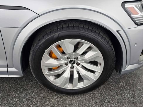 Used 2022 Audi e-tron S Prestige image 9