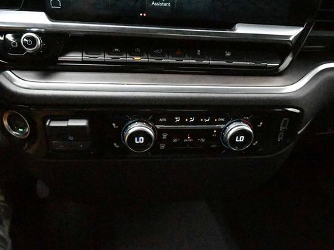 Used 2025 GMC Sierra 1500 SLT AWD/4WD image 19
