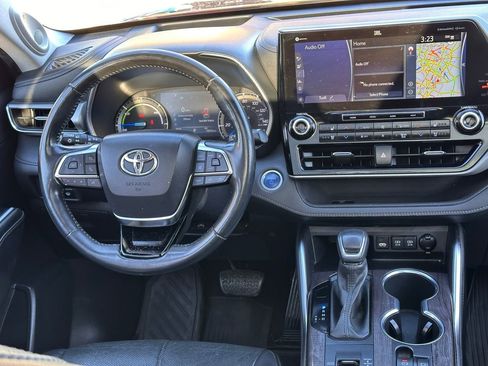 Used 2021 Toyota Highlander Platinum image 19