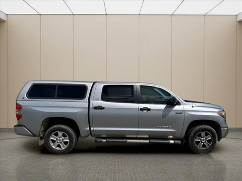 Used 2018 Toyota Tundra SR5 w/ SR5 Upgrade Package AWD/4WD image 12