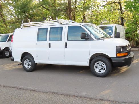 Used 2015 Chevrolet Express 2500 image 7