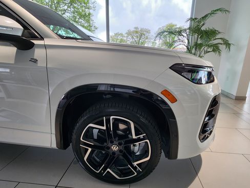 New 2026 Volkswagen Tiguan SEL R-Line AWD/4WD image 2