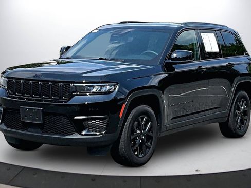 Certified 2024 Jeep Grand Cherokee Altitude AWD/4WD image 4