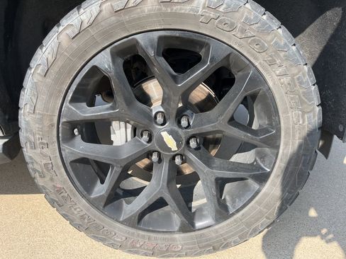 Used 2022 Chevrolet Tahoe LT w/ Luxury Package RWD image 8