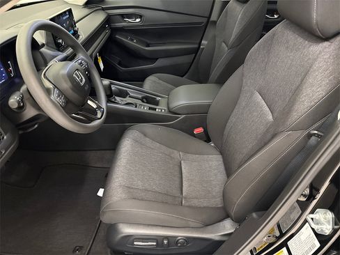 Certified 2025 Honda Accord SE image 18