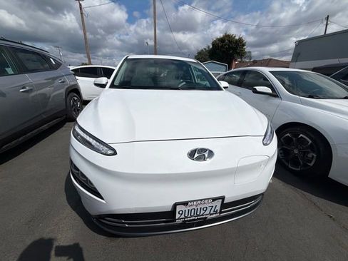 Used 2023 Hyundai Kona Limited FWD image 2