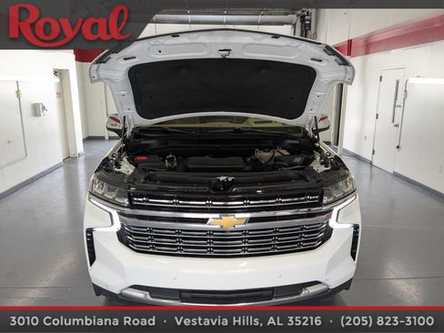 Used 2021 Chevrolet Suburban Premier w/ Premium Package RWD image 31