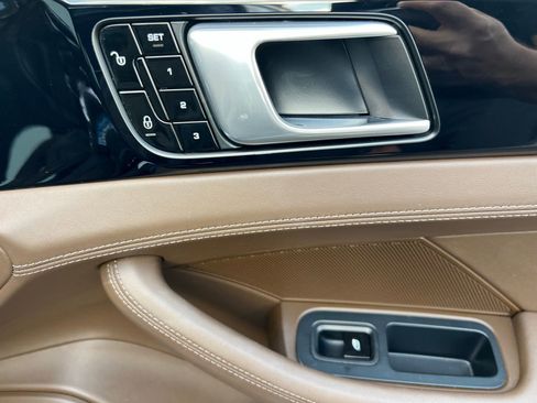 Used 2018 Porsche Panamera 4S image 66