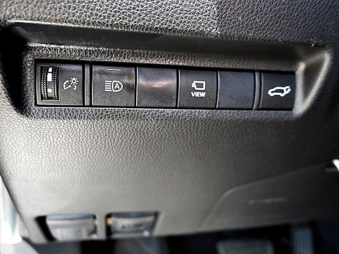Used 2019 Toyota RAV4 Limited w/ Advanced Technology Package FWD image 29