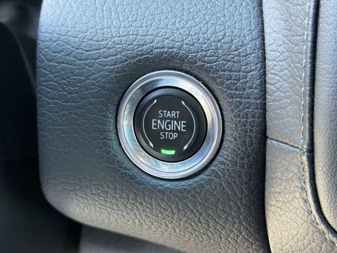 Used 2021 GMC Yukon Denali w/ Denali Premium Package image 8