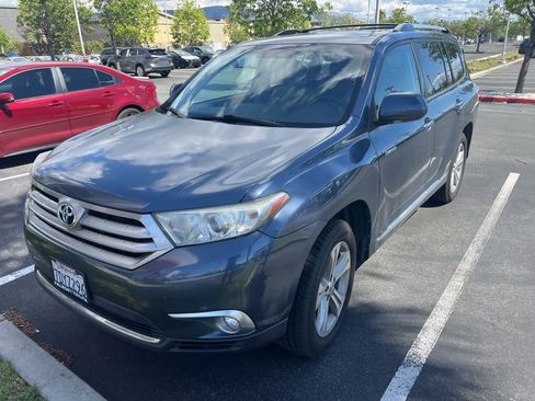 Used 2013 Toyota Highlander Limited image 1